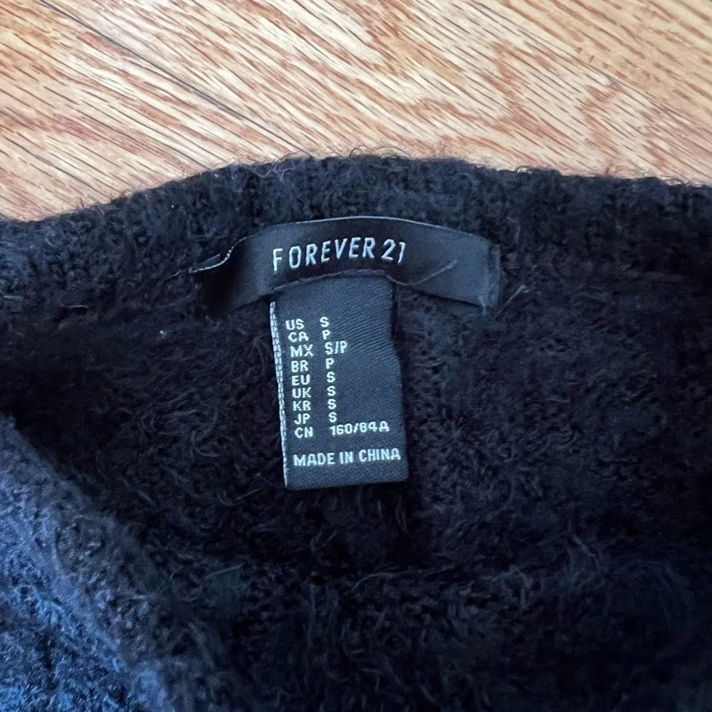 Forever21 black crop top - Picture 4 of 4